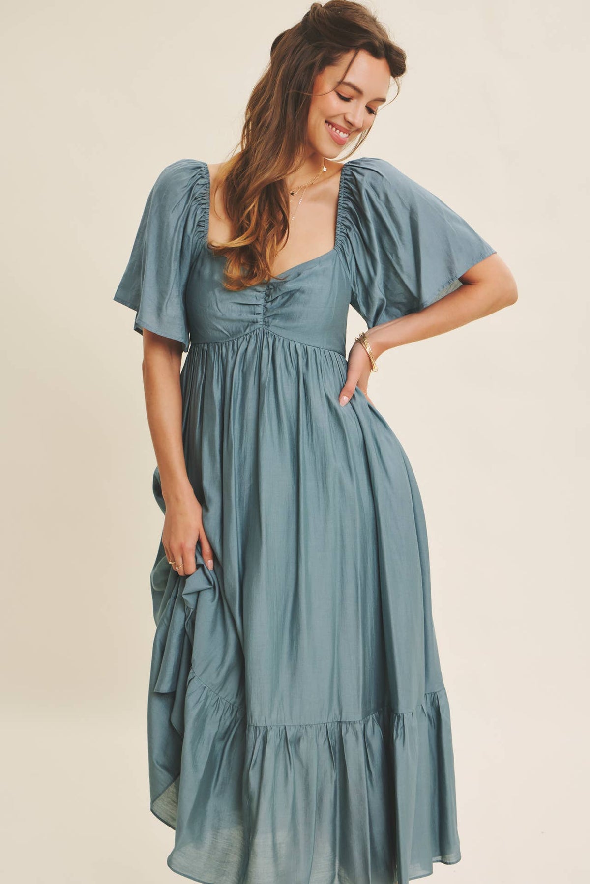 WHISPERING WILLOW FLATTERING SWEETHEART SMOCKED MIDI DRESS