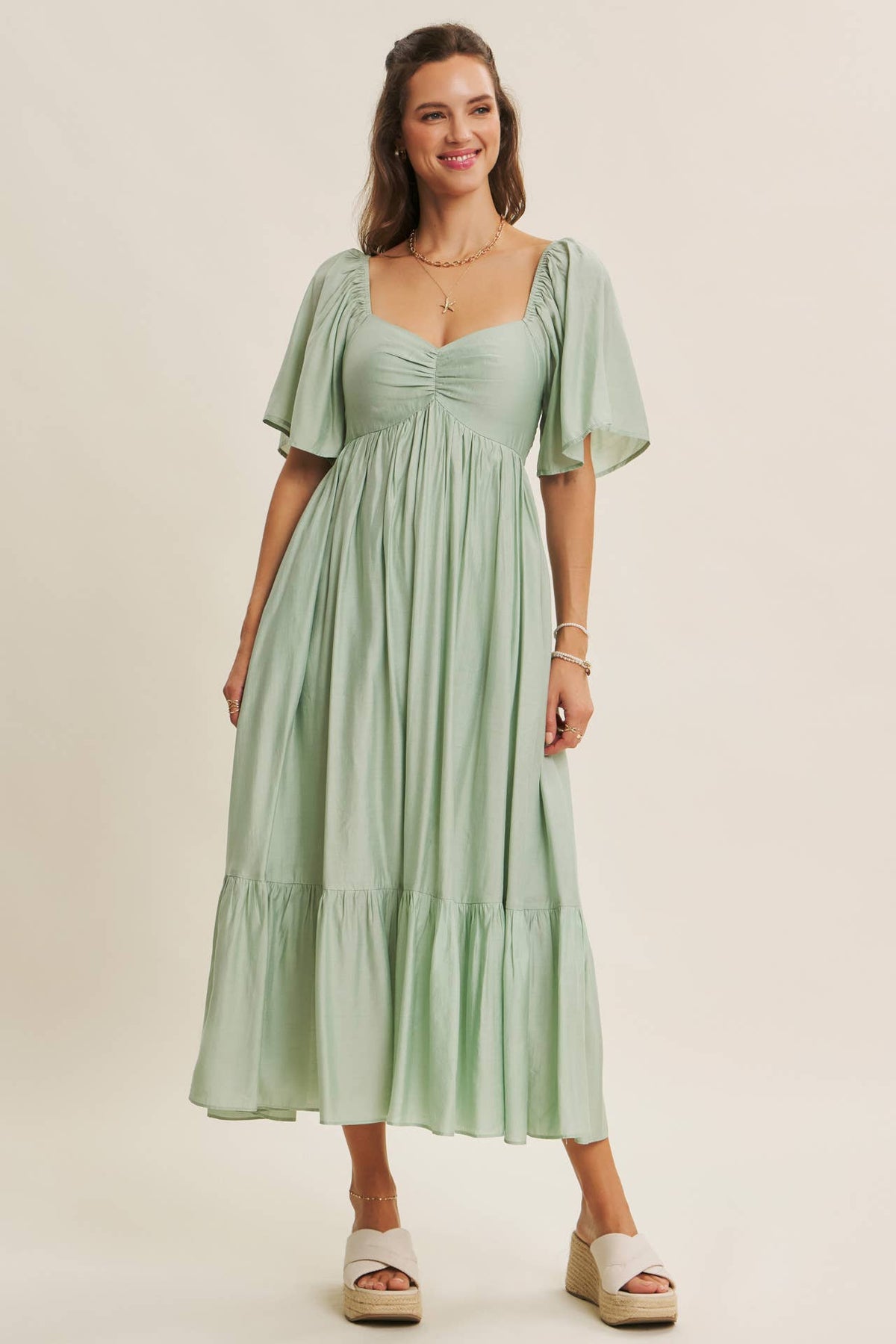 WHISPERING WILLOW FLATTERING SWEETHEART SMOCKED MIDI DRESS