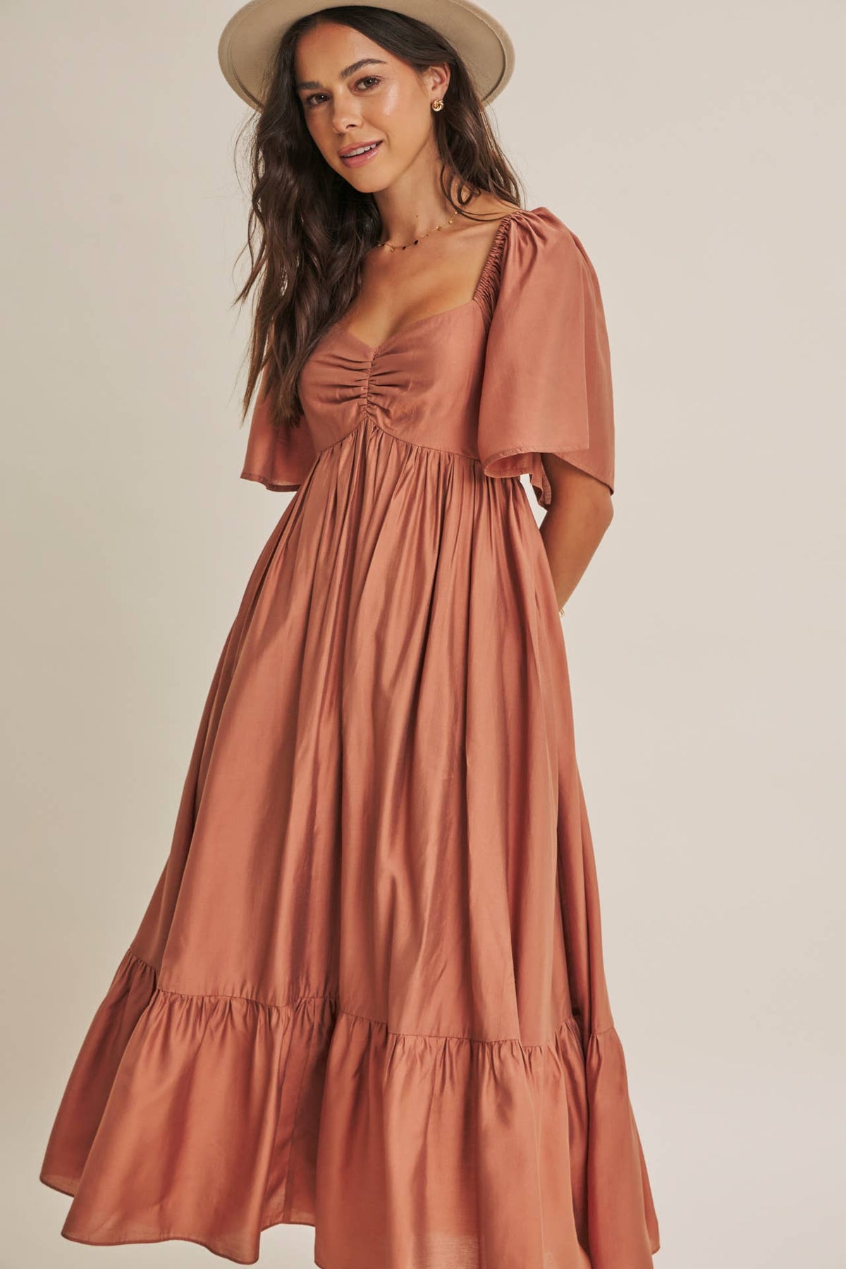 WHISPERING WILLOW FLATTERING SWEETHEART SMOCKED MIDI DRESS