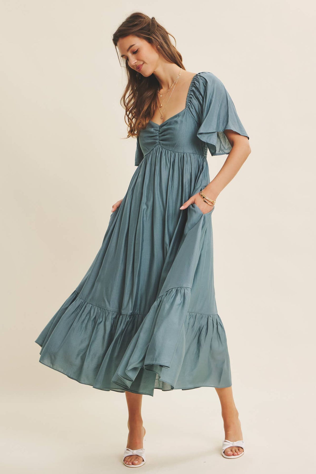 WHISPERING WILLOW FLATTERING SWEETHEART SMOCKED MIDI DRESS