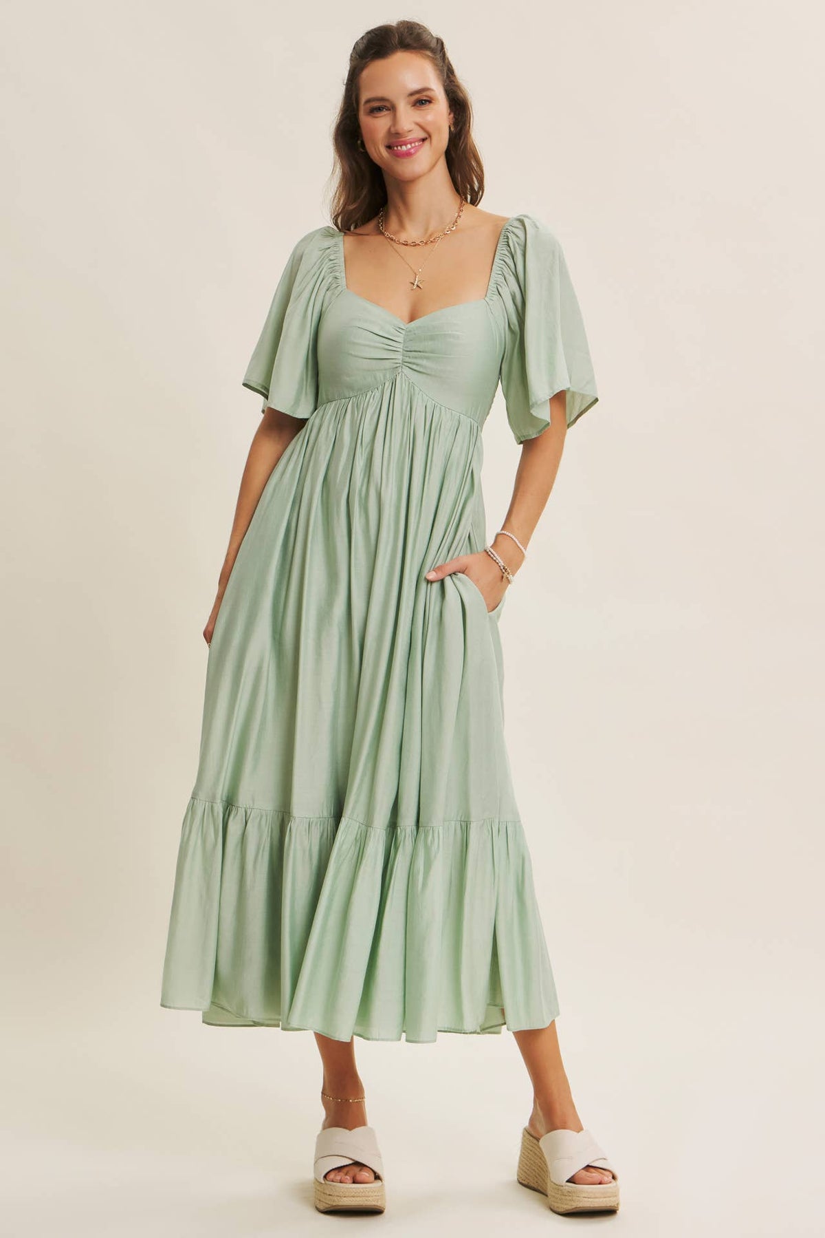 WHISPERING WILLOW FLATTERING SWEETHEART SMOCKED MIDI DRESS