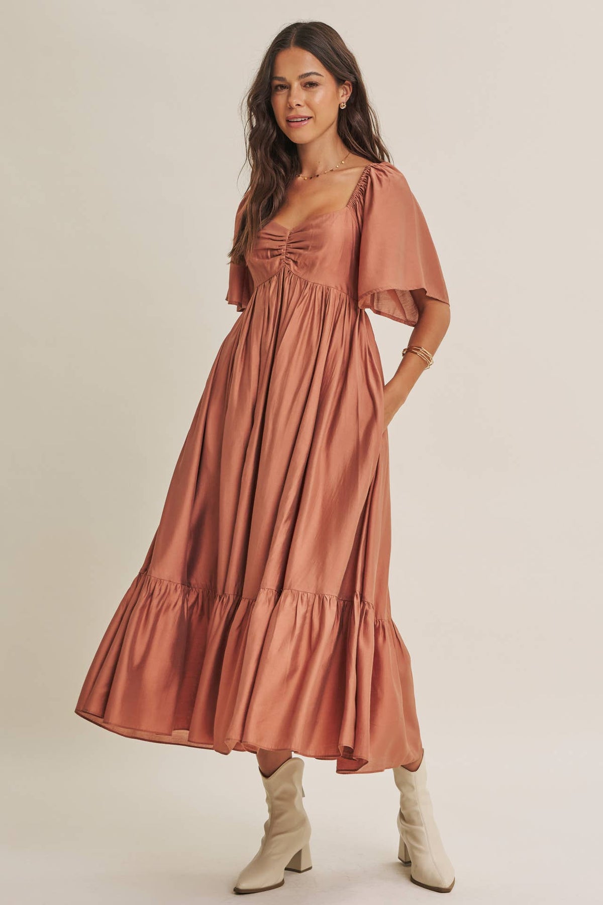WHISPERING WILLOW FLATTERING SWEETHEART SMOCKED MIDI DRESS
