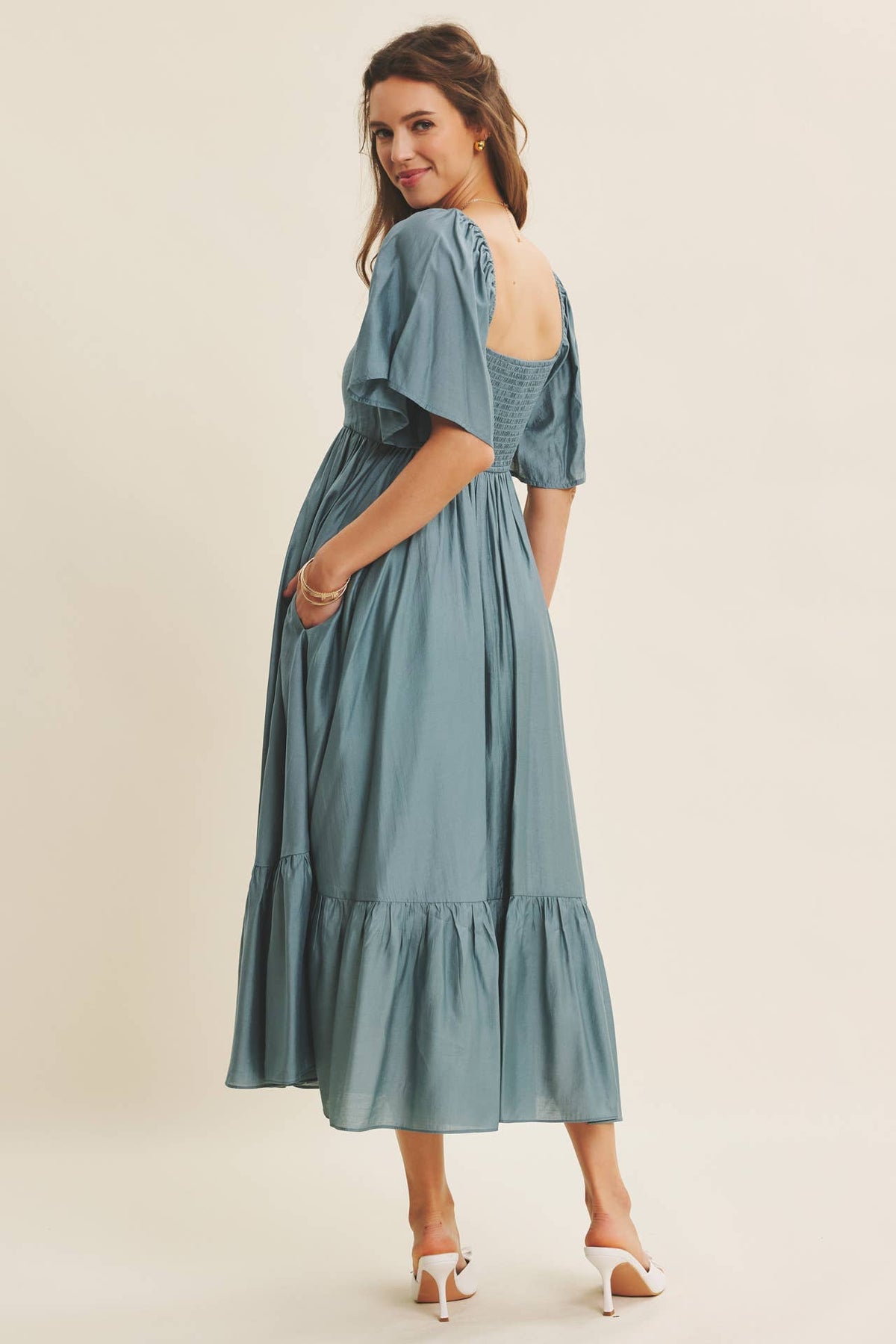 WHISPERING WILLOW FLATTERING SWEETHEART SMOCKED MIDI DRESS