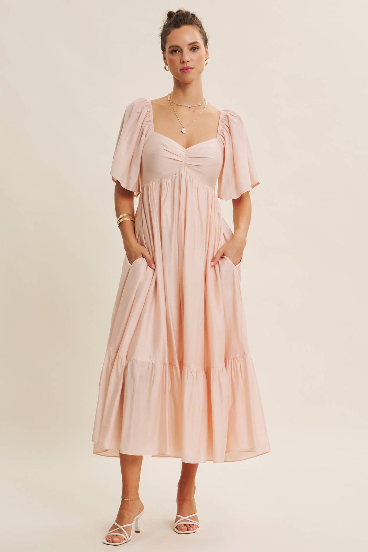 WHISPERING WILLOW FLATTERING SWEETHEART SMOCKED MIDI DRESS