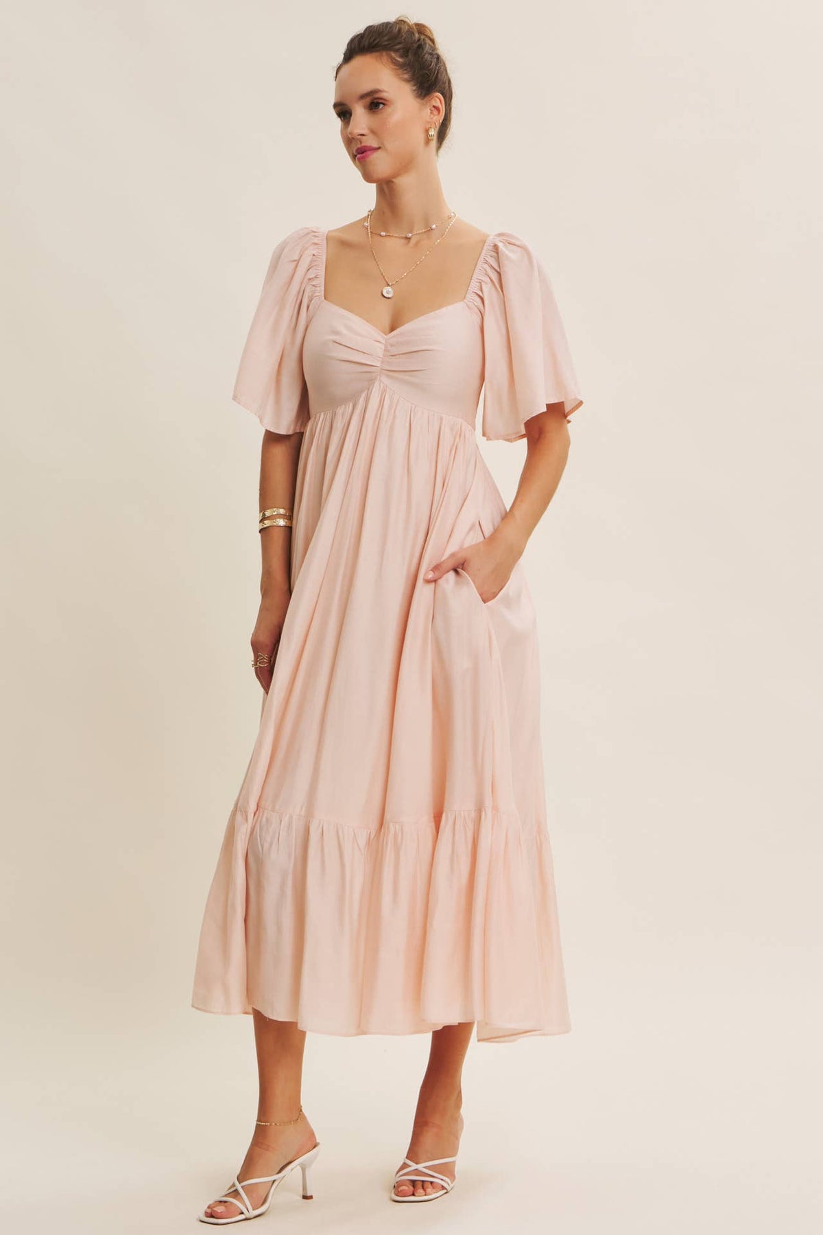 WHISPERING WILLOW FLATTERING SWEETHEART SMOCKED MIDI DRESS