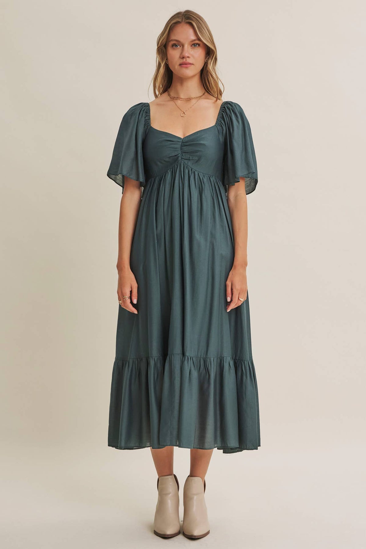 WHISPERING WILLOW FLATTERING SWEETHEART SMOCKED MIDI DRESS