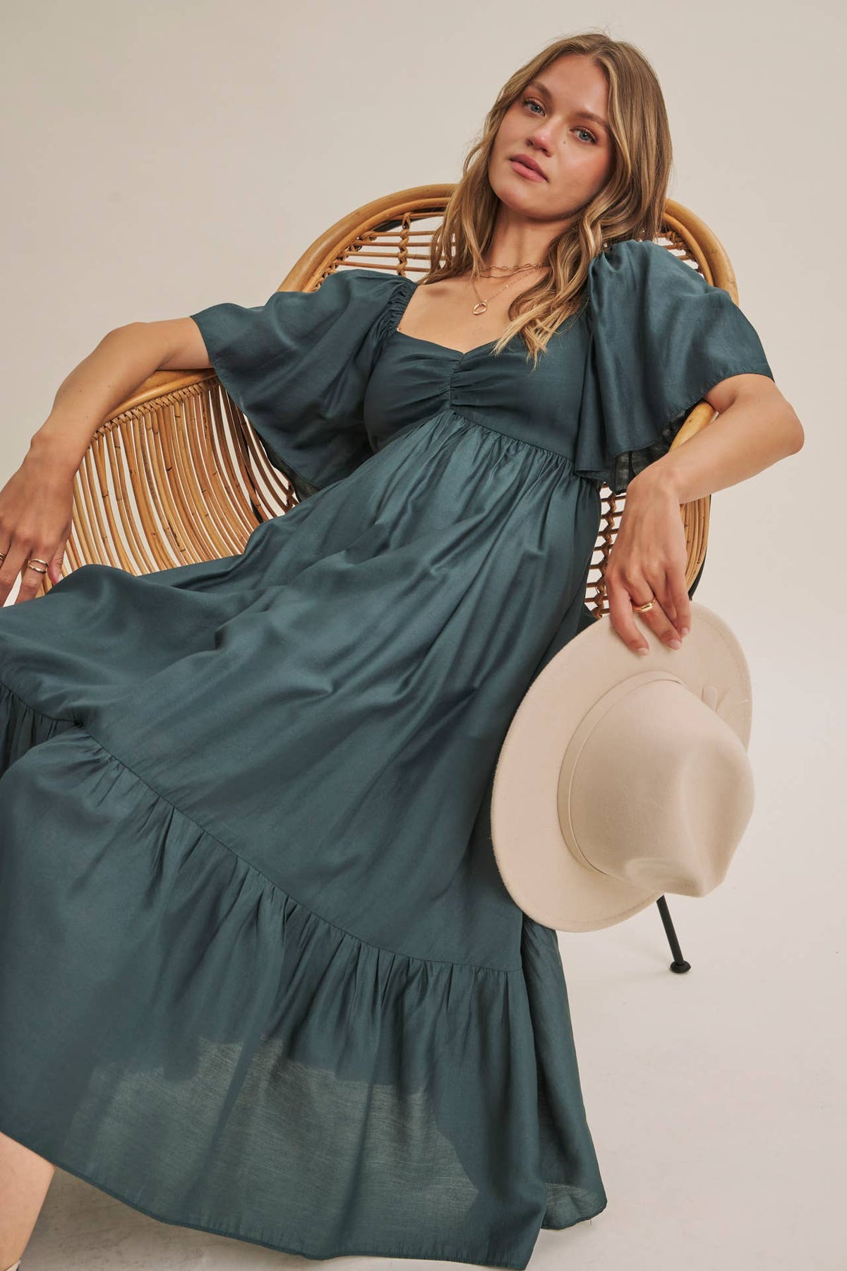 WHISPERING WILLOW FLATTERING SWEETHEART SMOCKED MIDI DRESS