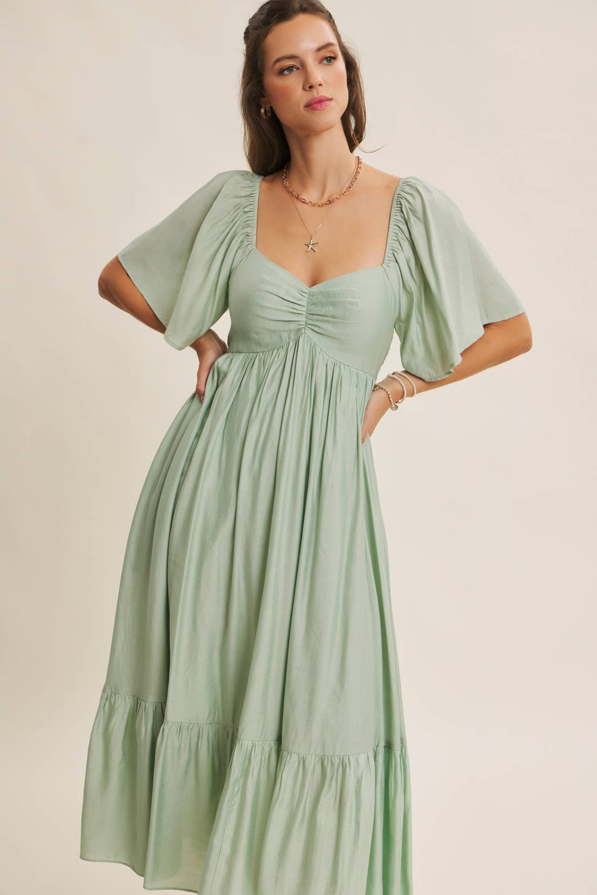 WHISPERING WILLOW FLATTERING SWEETHEART SMOCKED MIDI DRESS