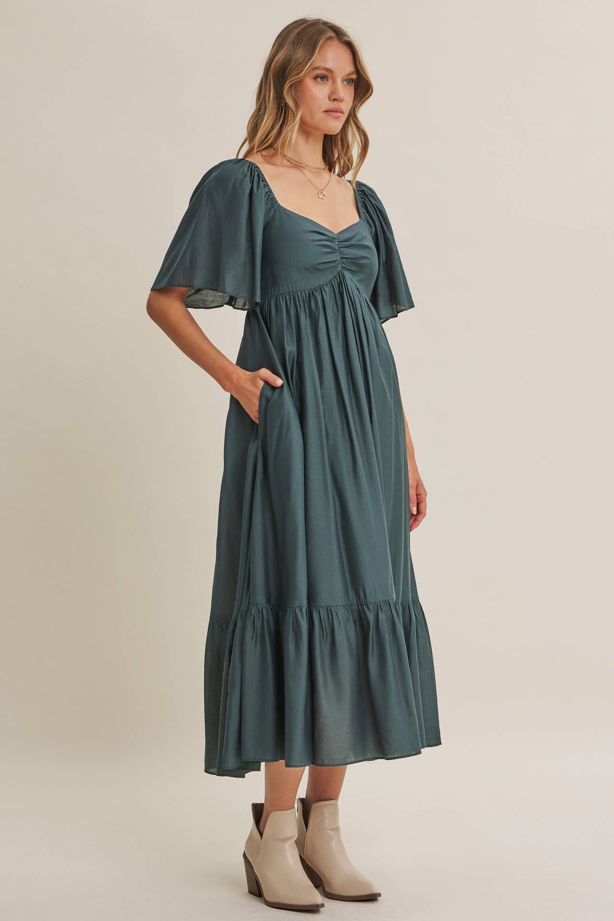 WHISPERING WILLOW FLATTERING SWEETHEART SMOCKED MIDI DRESS