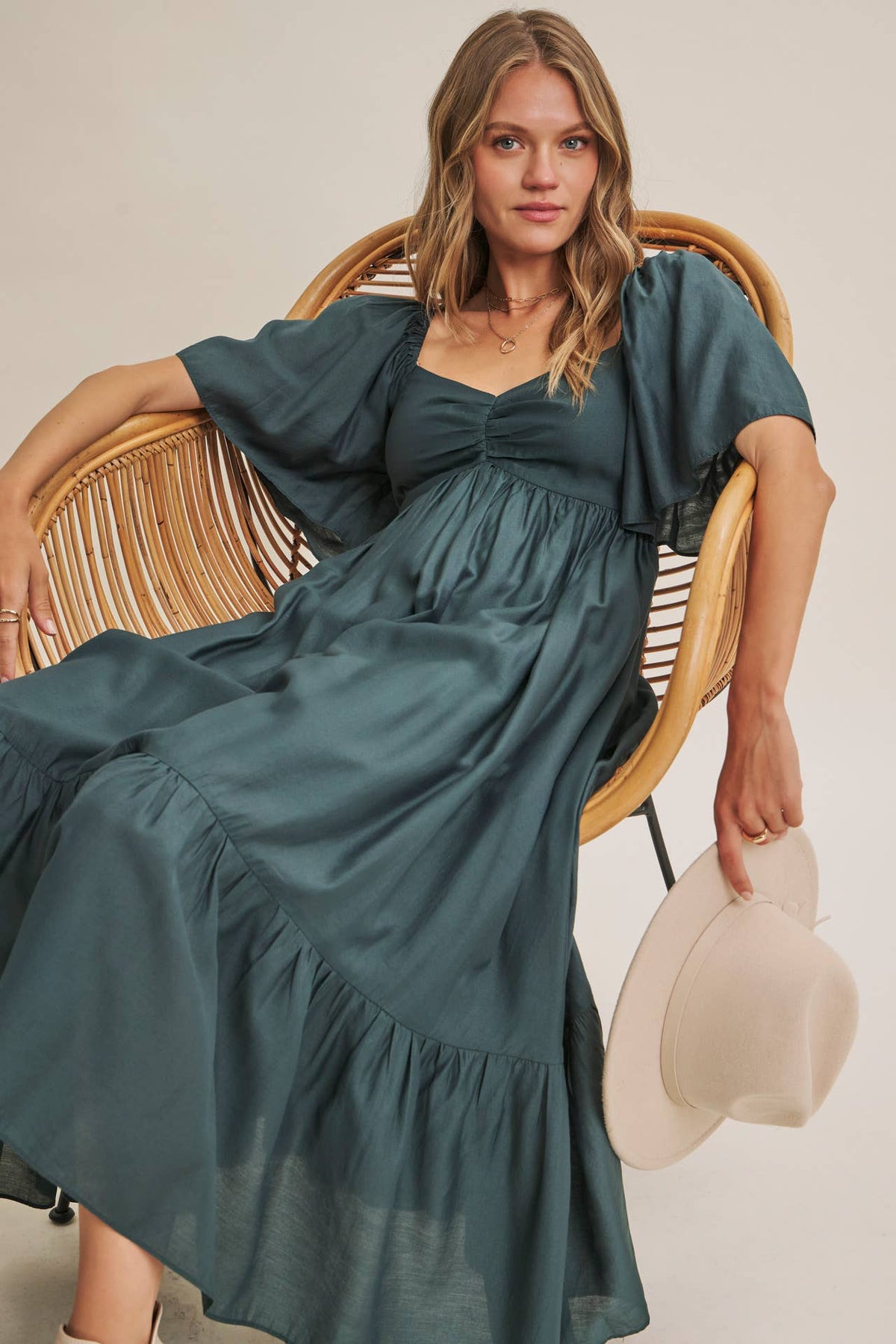WHISPERING WILLOW FLATTERING SWEETHEART SMOCKED MIDI DRESS