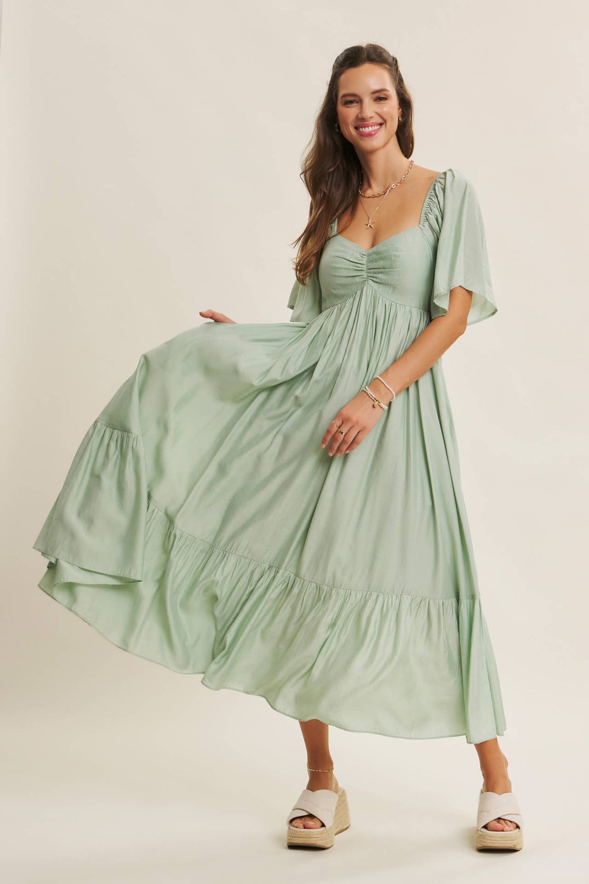 WHISPERING WILLOW FLATTERING SWEETHEART SMOCKED MIDI DRESS