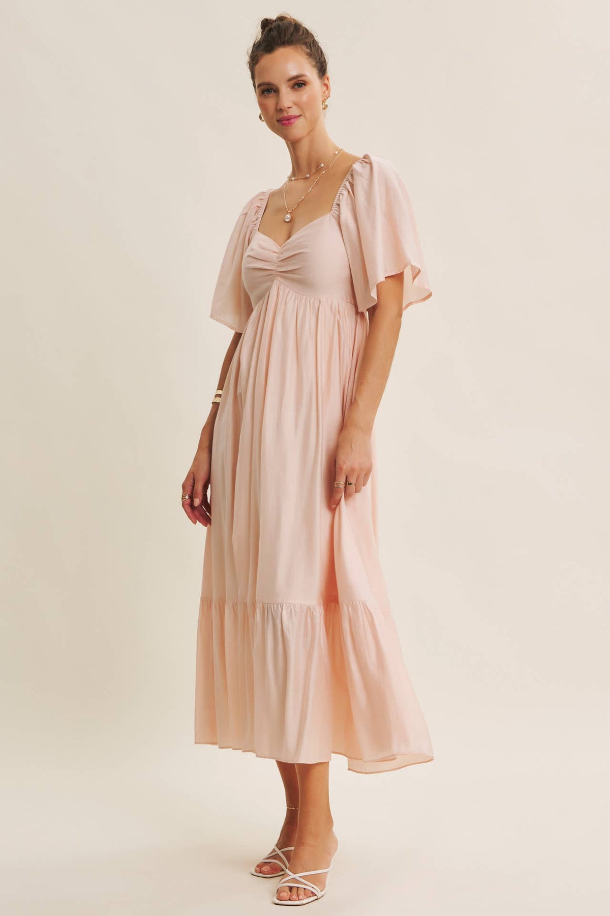 WHISPERING WILLOW FLATTERING SWEETHEART SMOCKED MIDI DRESS