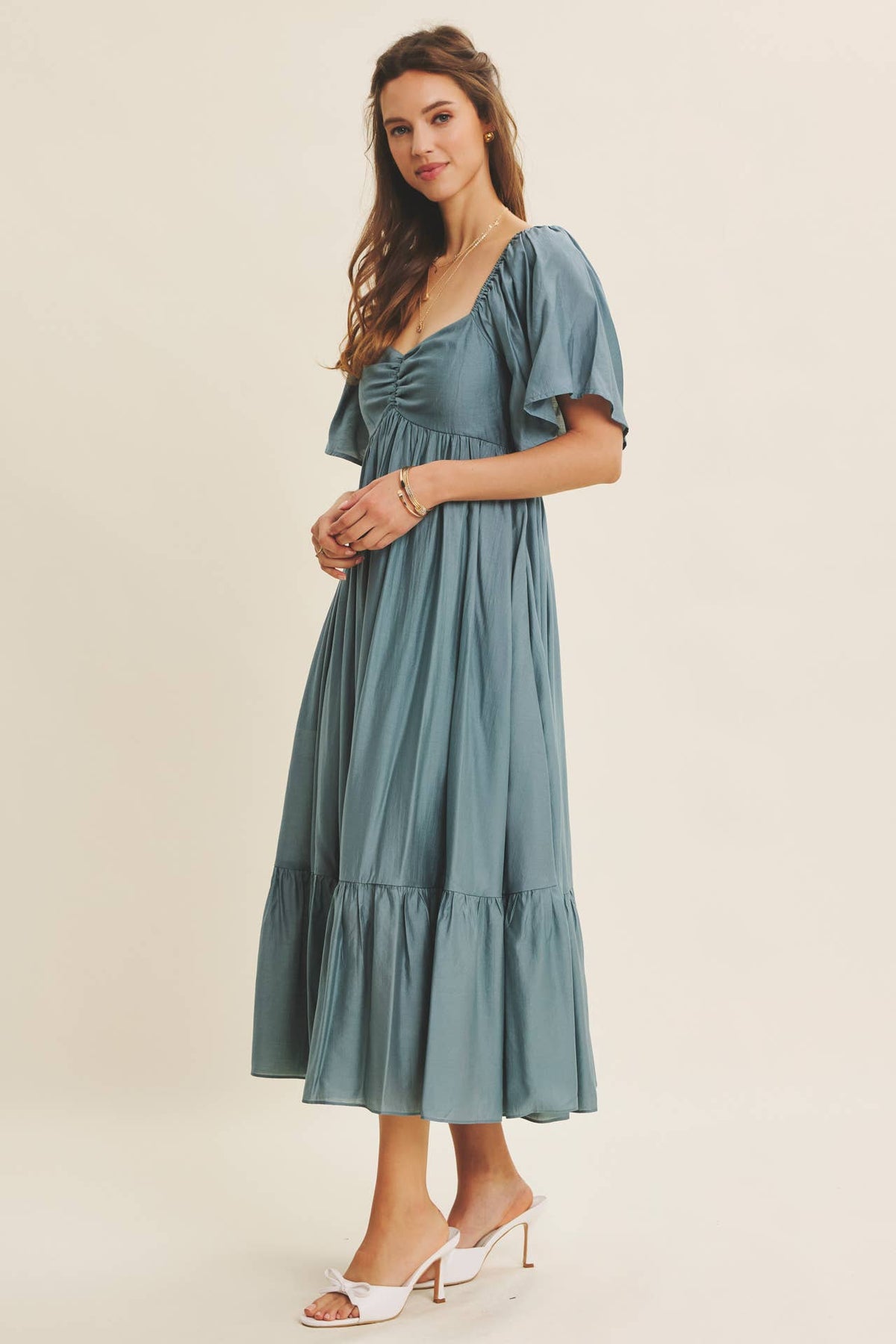 WHISPERING WILLOW FLATTERING SWEETHEART SMOCKED MIDI DRESS