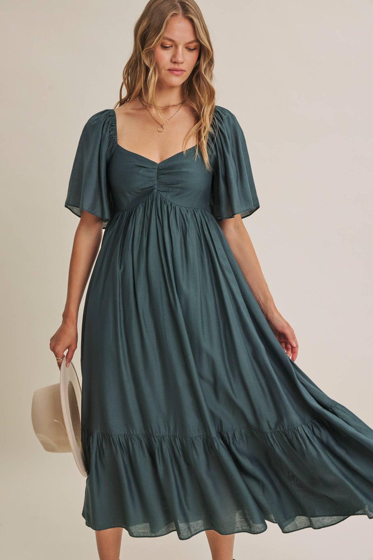 WHISPERING WILLOW FLATTERING SWEETHEART SMOCKED MIDI DRESS