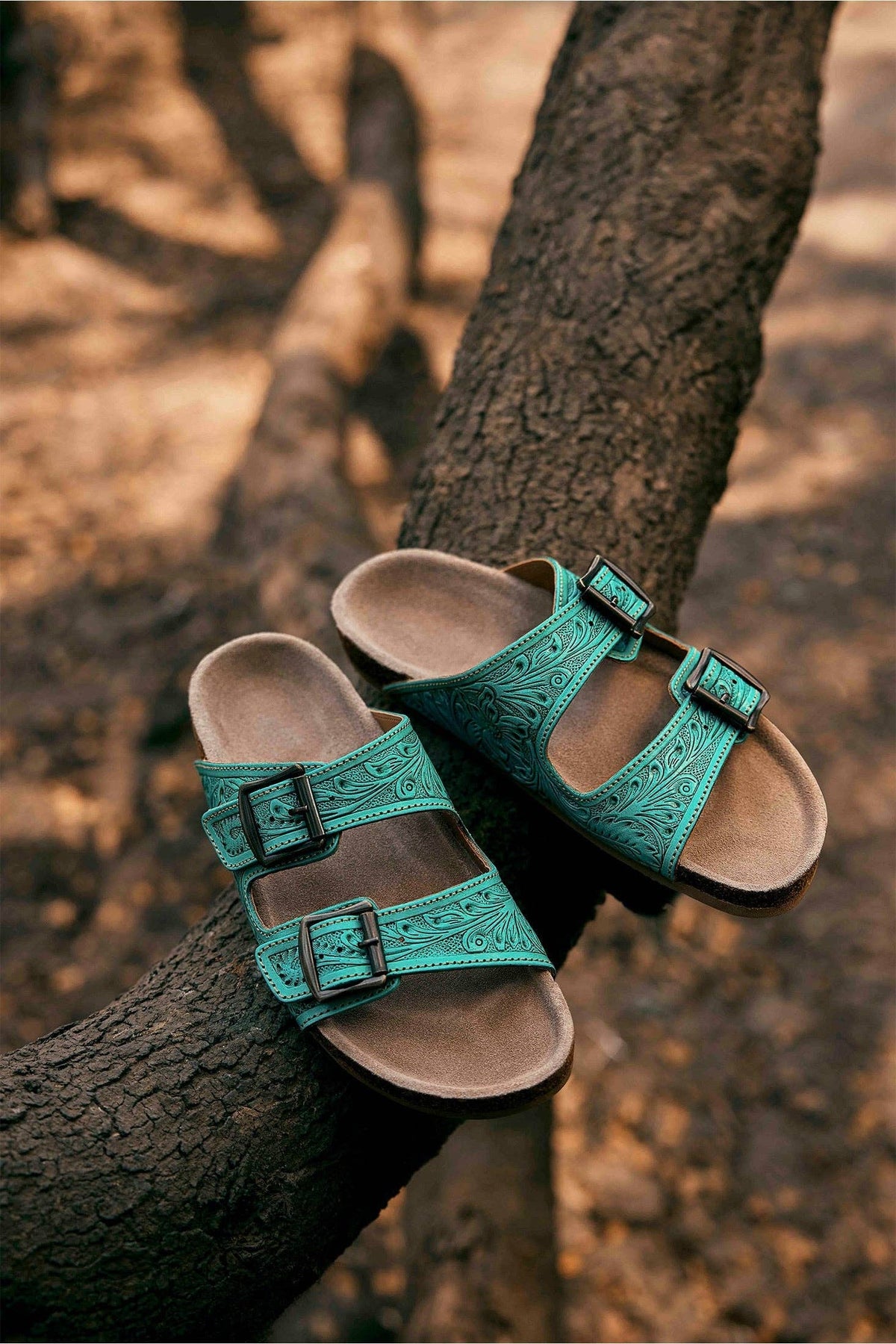 Wildlfower Wanderer Sandals In Turquoise