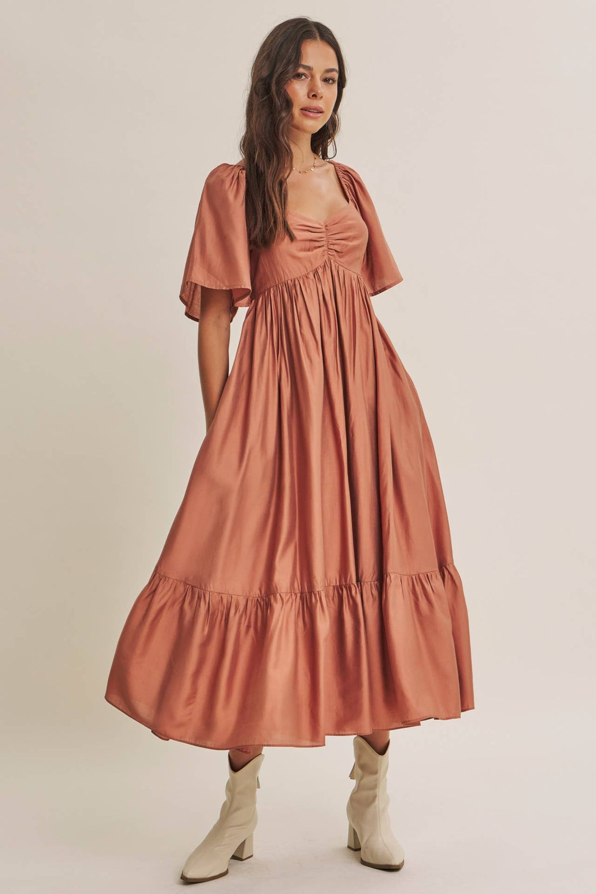 WHISPERING WILLOW FLATTERING SWEETHEART SMOCKED MIDI DRESS