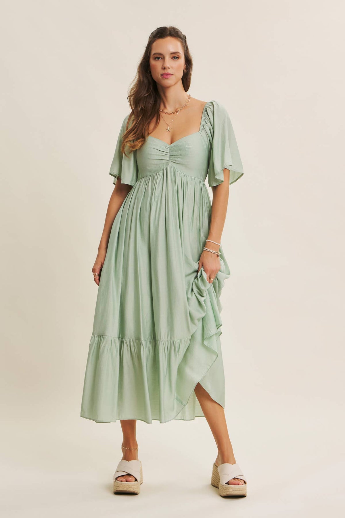 WHISPERING WILLOW FLATTERING SWEETHEART SMOCKED MIDI DRESS