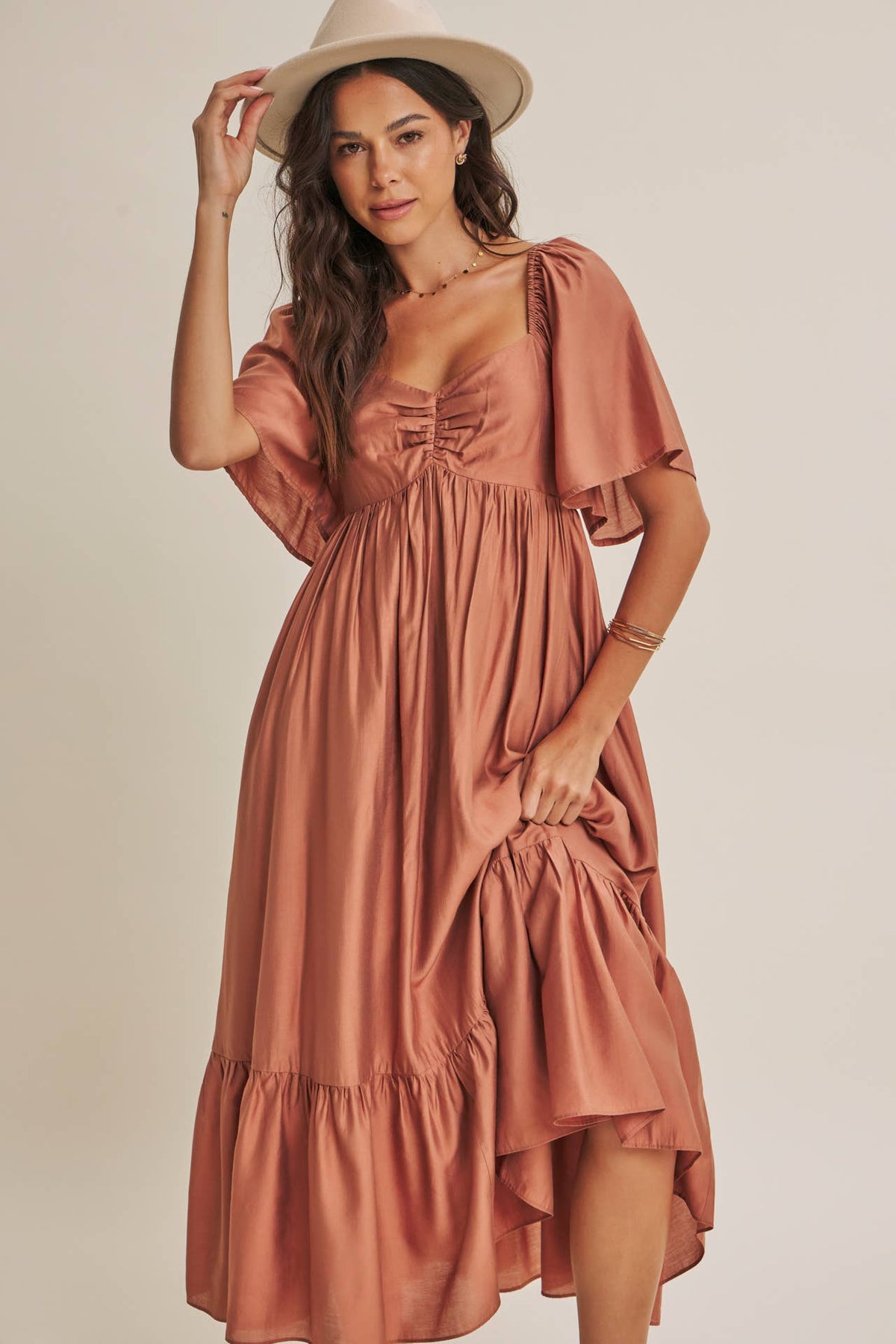 WHISPERING WILLOW FLATTERING SWEETHEART SMOCKED MIDI DRESS