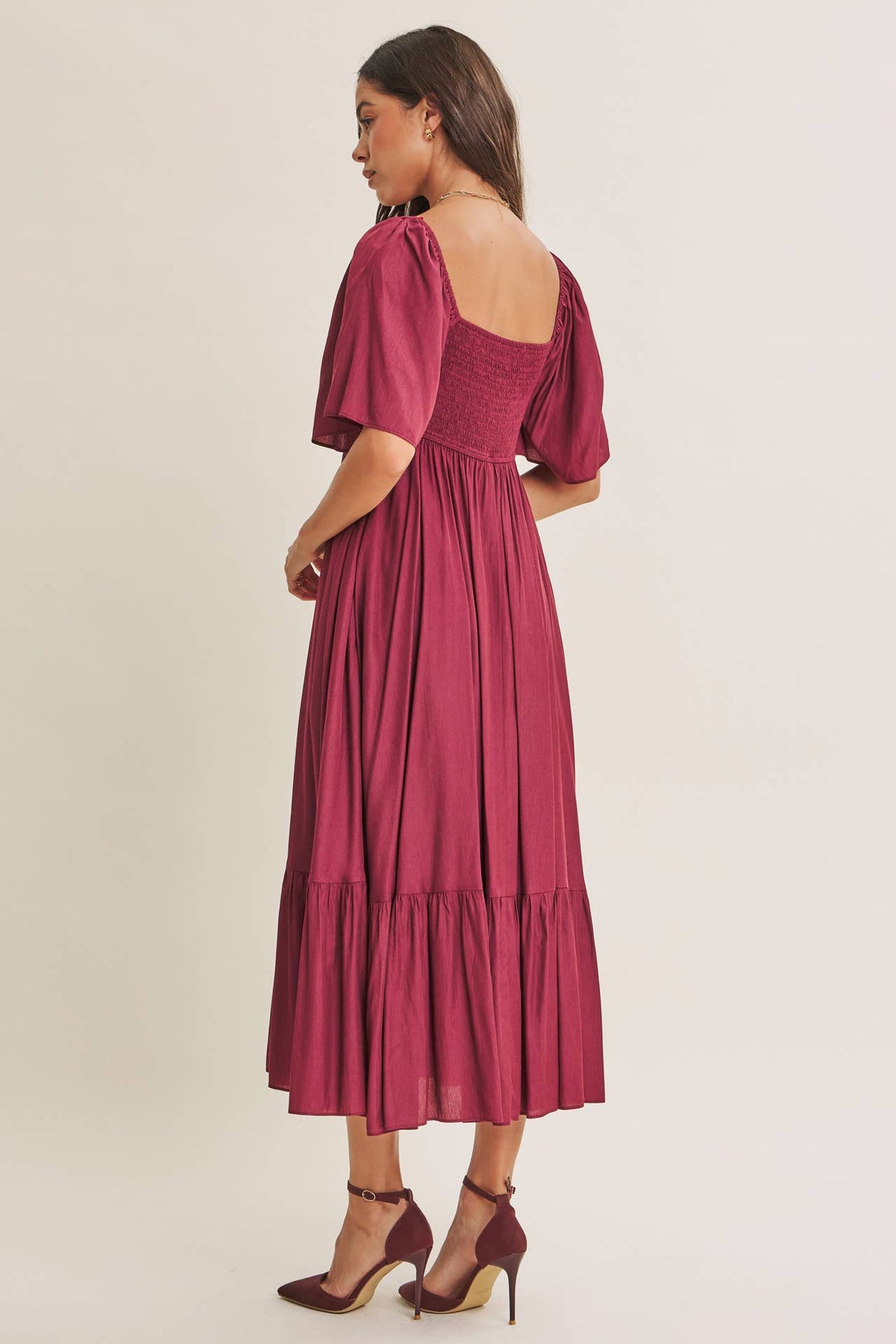 WHISPERING WILLOW FLATTERING SWEETHEART SMOCKED MIDI DRESS