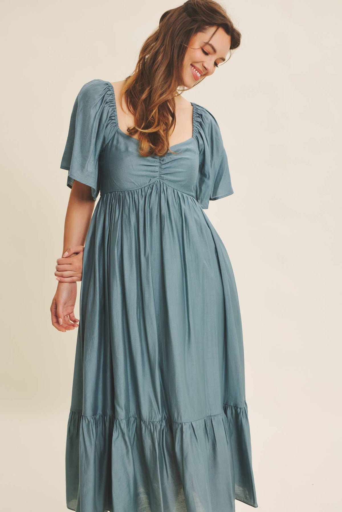 WHISPERING WILLOW FLATTERING SWEETHEART SMOCKED MIDI DRESS