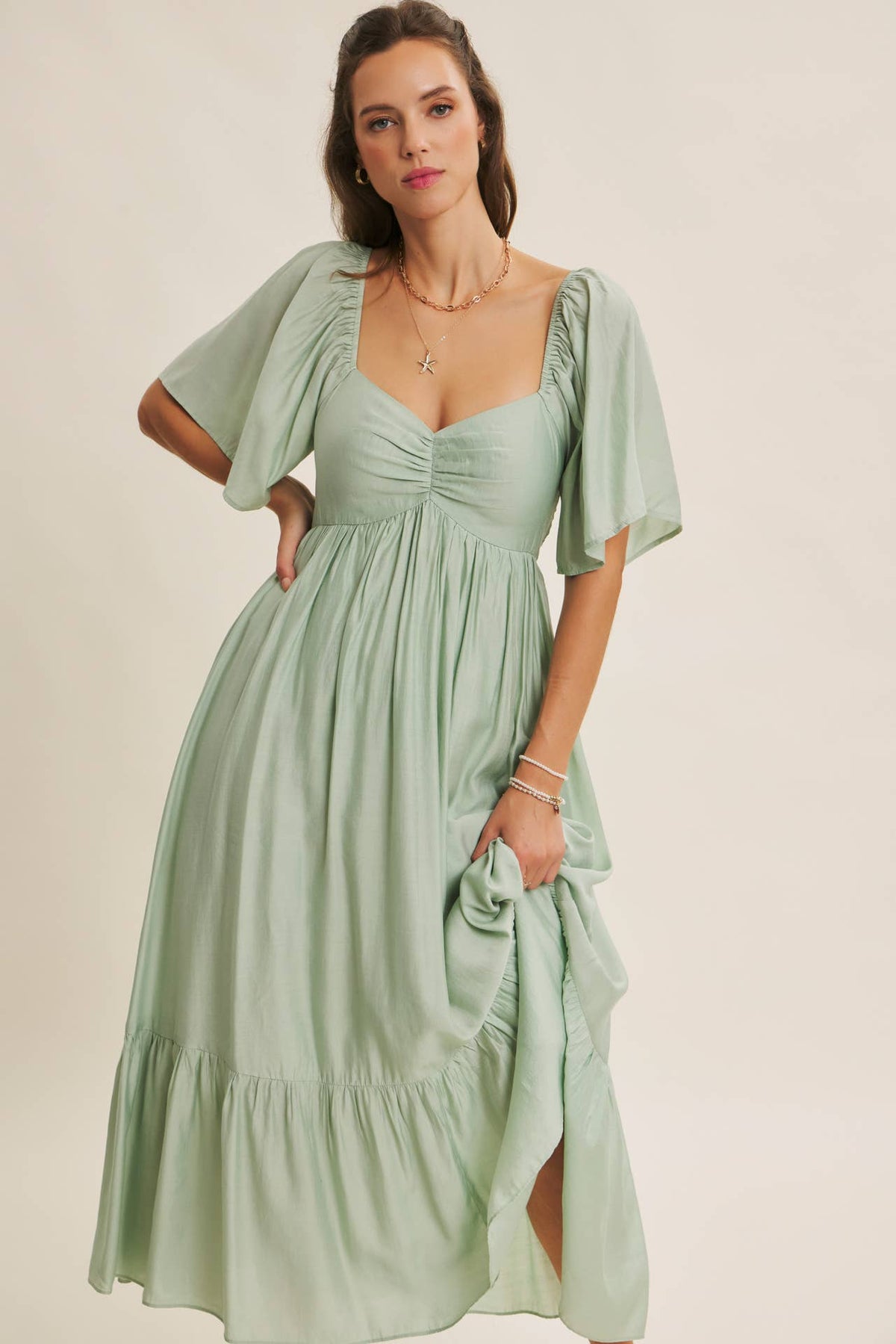 WHISPERING WILLOW FLATTERING SWEETHEART SMOCKED MIDI DRESS