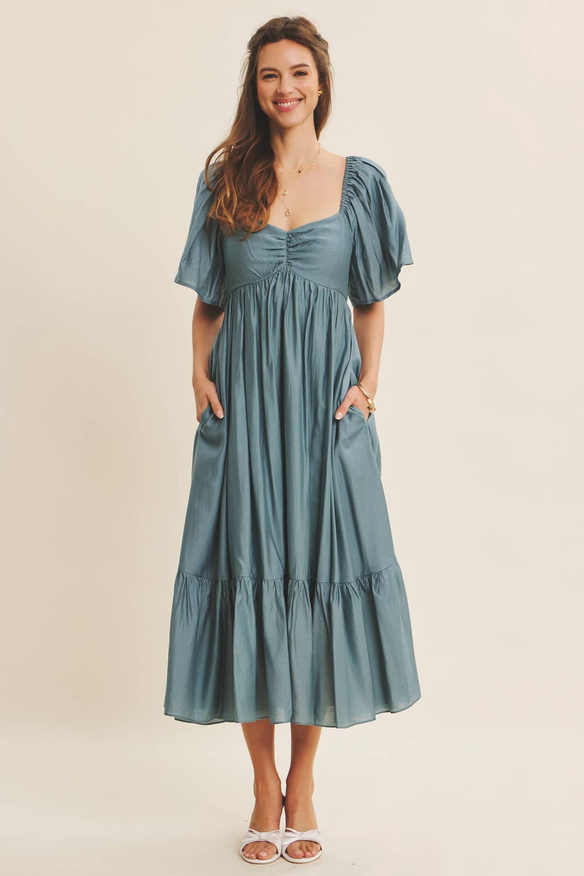 WHISPERING WILLOW FLATTERING SWEETHEART SMOCKED MIDI DRESS