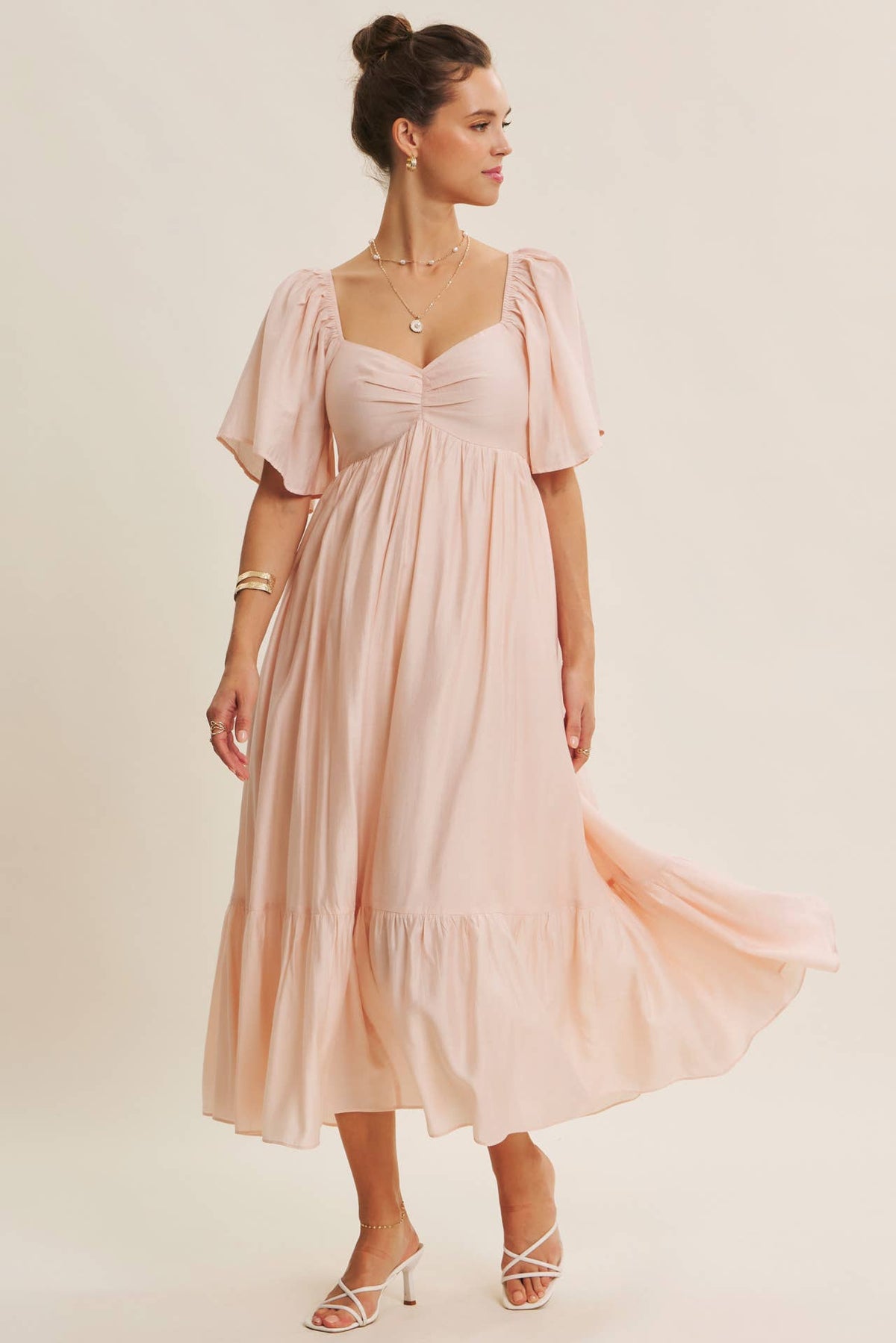 WHISPERING WILLOW FLATTERING SWEETHEART SMOCKED MIDI DRESS