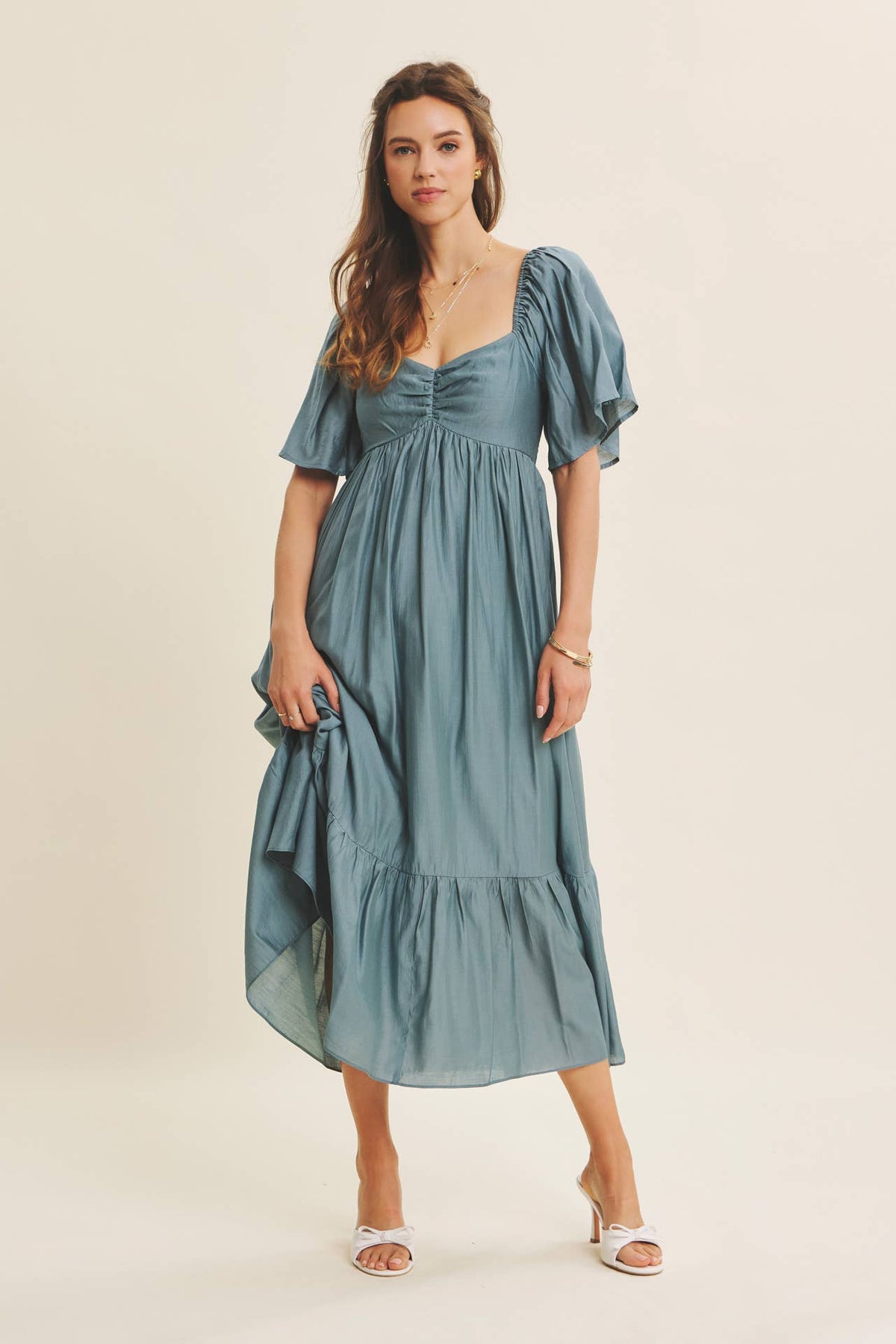 WHISPERING WILLOW FLATTERING SWEETHEART SMOCKED MIDI DRESS