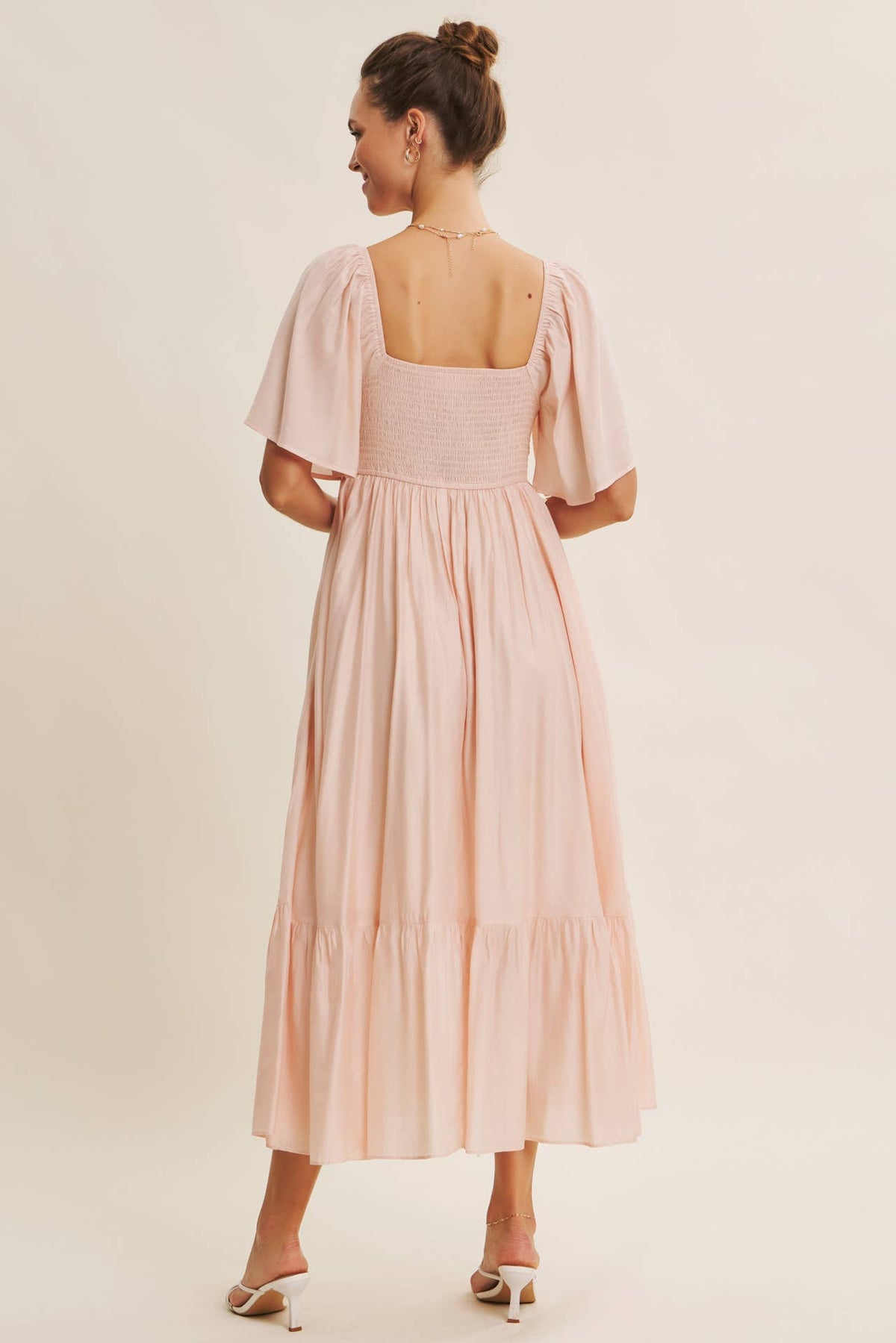WHISPERING WILLOW FLATTERING SWEETHEART SMOCKED MIDI DRESS